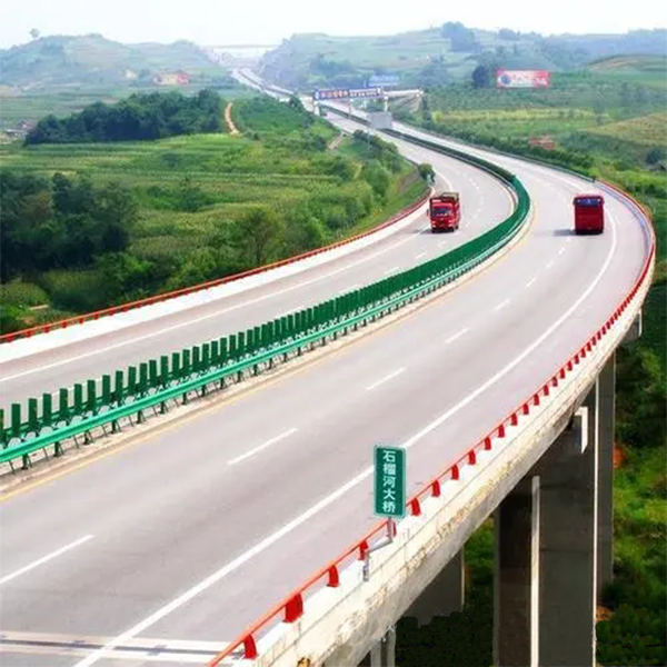 高速公路安全隔離護(hù)欄